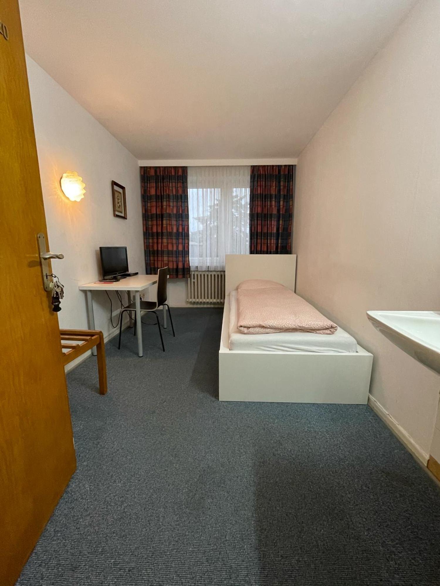 Hotel Am Stadion Leverkusen Zimmer foto