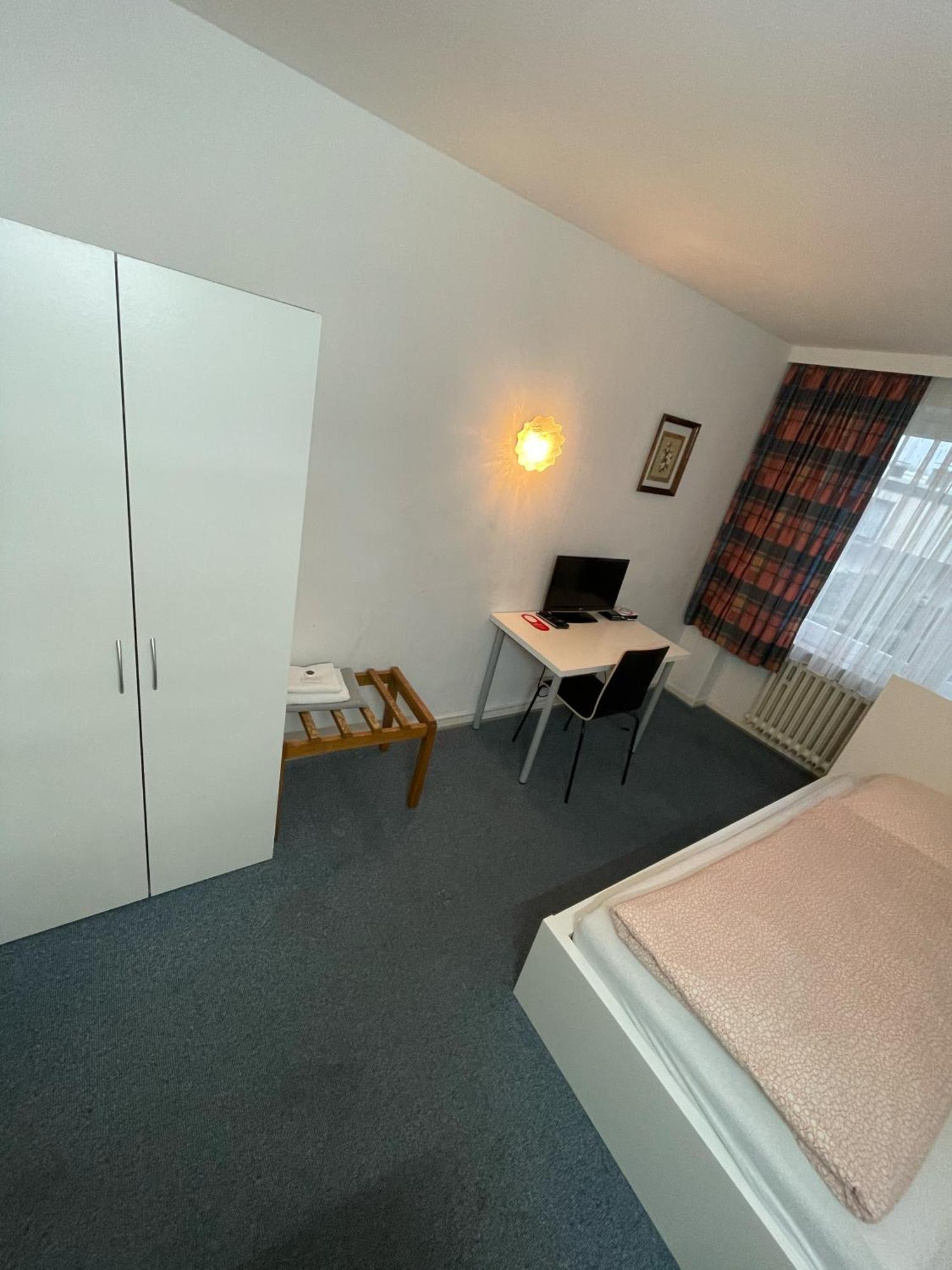 Hotel Am Stadion Leverkusen Zimmer foto